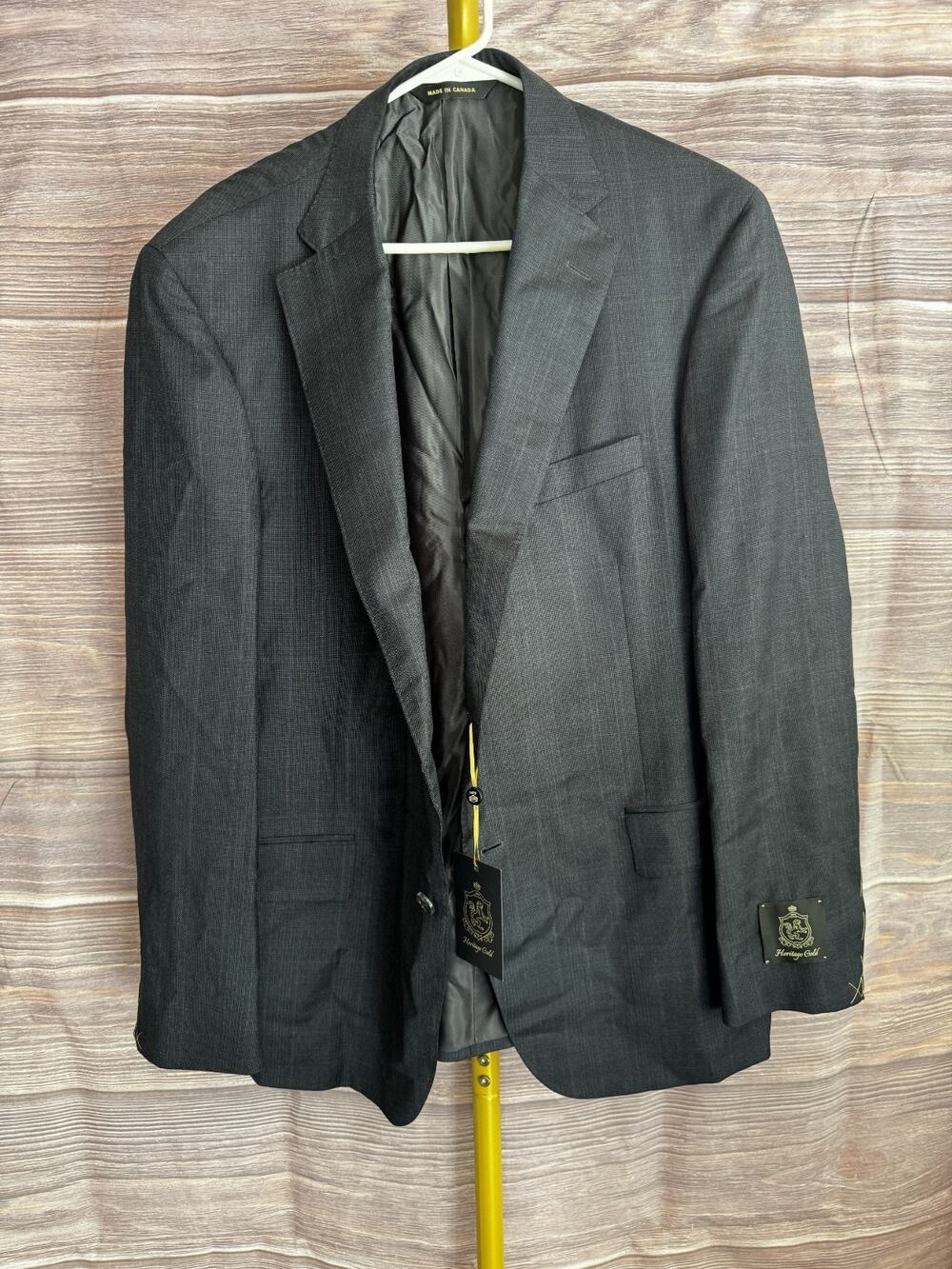 Heritage Gold Un-Tailored 48-42 Reg. Charcoal Gray Plaid Design Suit Jacket